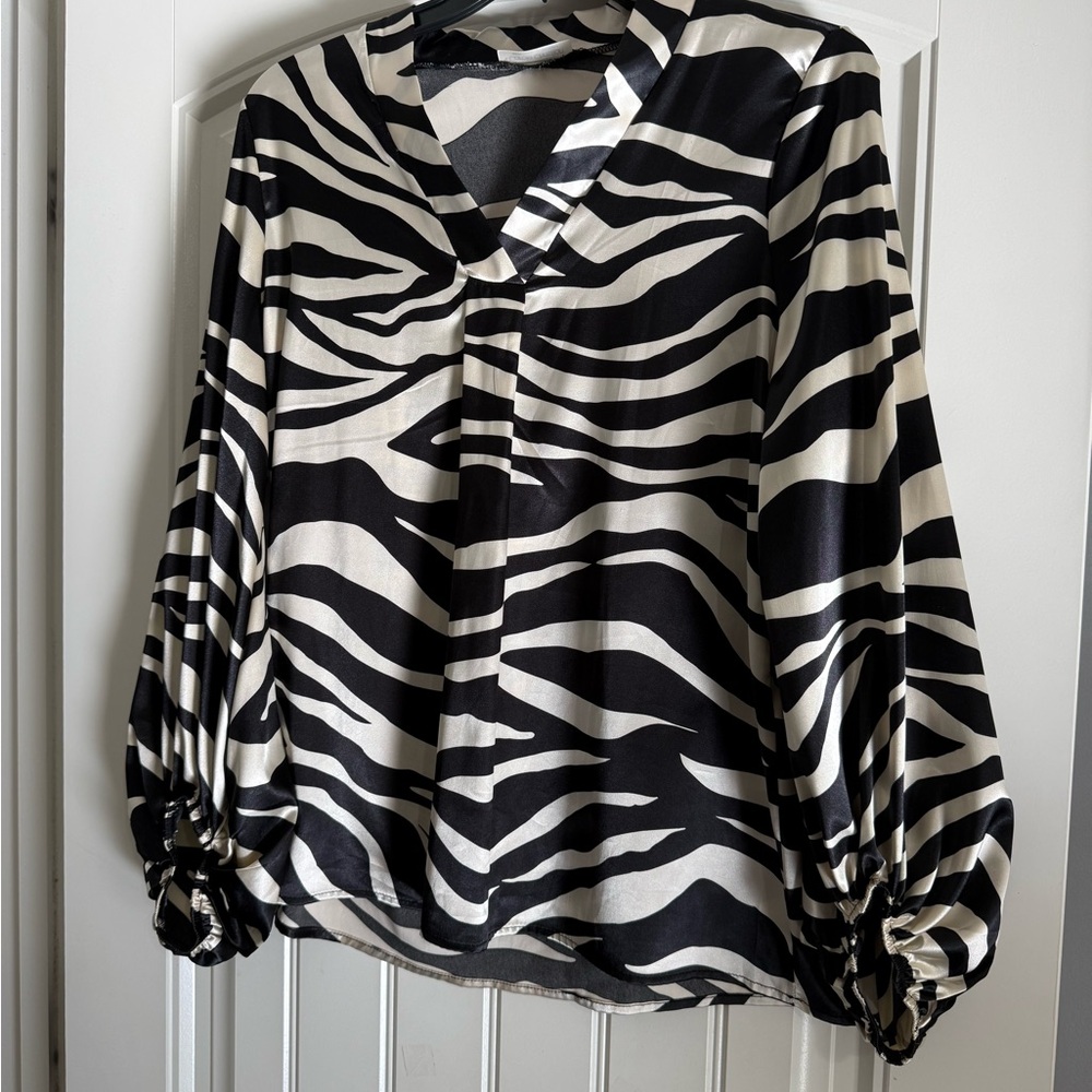 Chic Zebra Patterned V-Neck Blouse